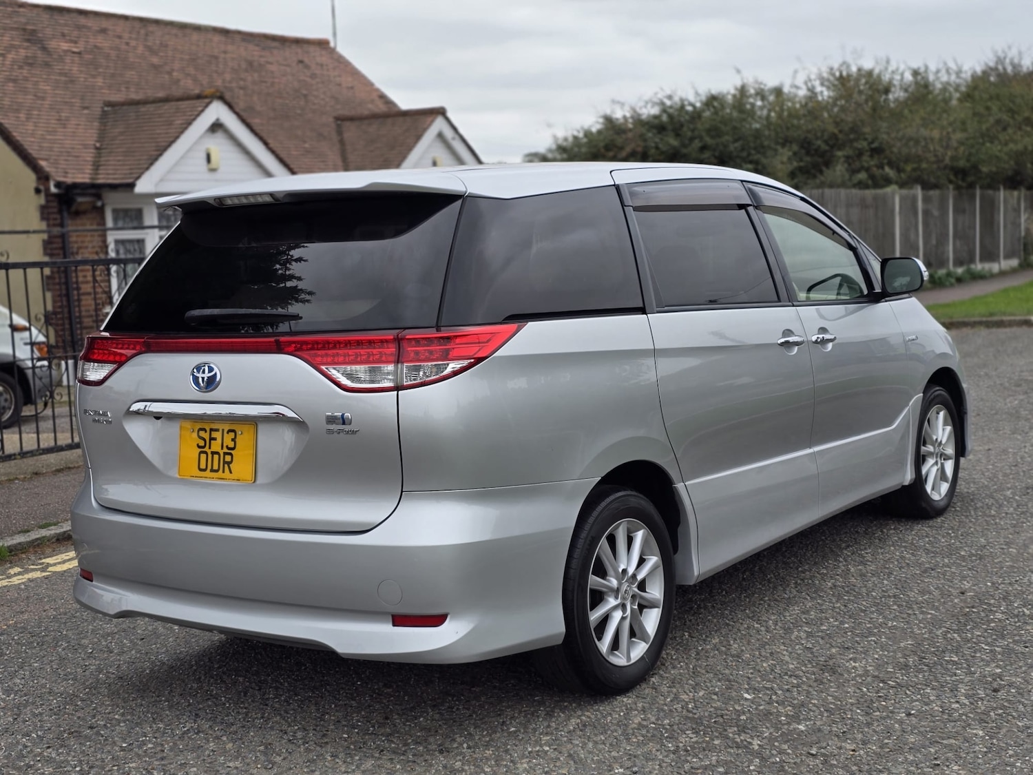 Used Toyota Estima 2024 for sale - 76243503: Photo 3