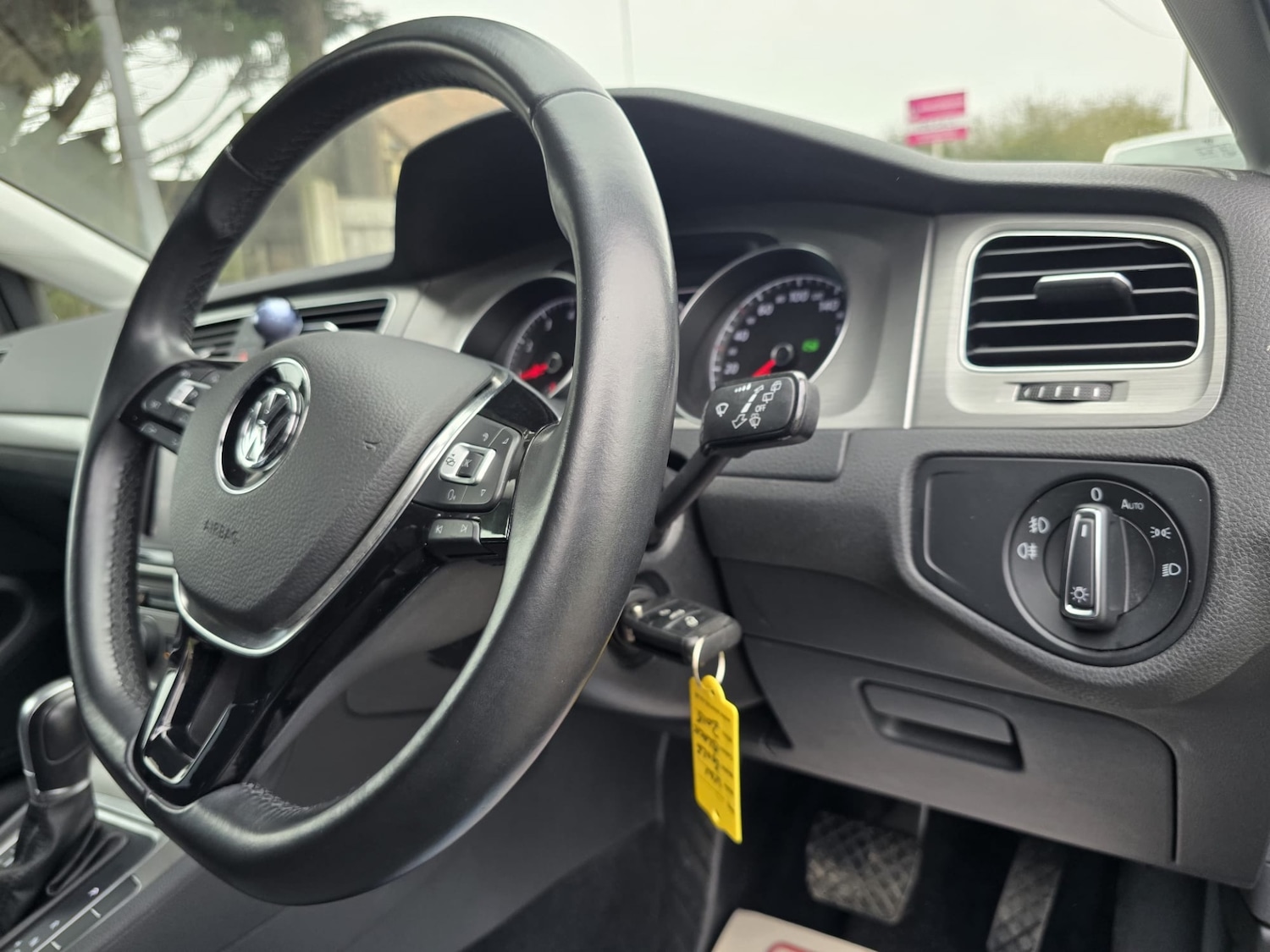 Used Volkswagen Golf 2016 for sale - 77801950: Photo 24