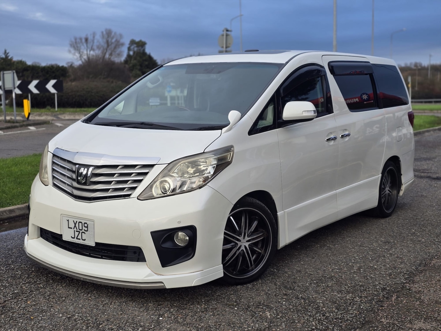 Used Toyota Alphard 2009 for sale - 76881642: Photo 2