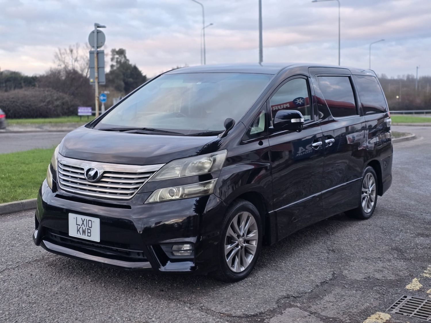 Used Toyota Vellfire 2010 for sale - 77446005: Photo 2