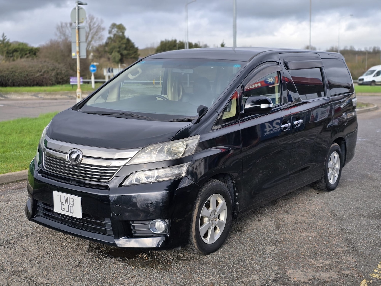 Used Toyota Vellfire 2013 for sale - 77530655: Photo 2