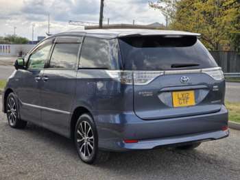 Used Toyota Estima  for sale - 74413843: Photo