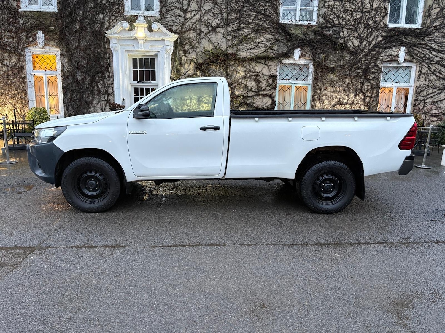 Used Toyota Hilux 2019 for sale - 76954545: Photo 4