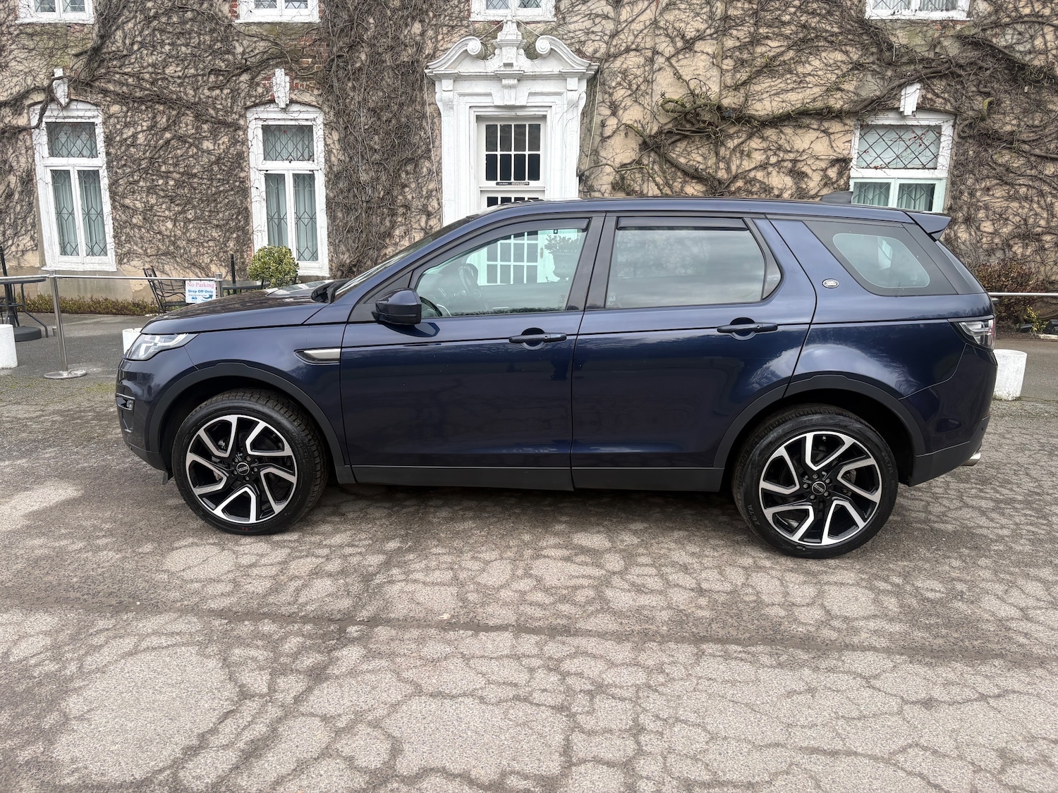 Used Land Rover Discovery Sport 2016 for sale - 77802539: Photo 2