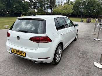 Used Volkswagen Golf 2018 for sale - 76287363: Photo