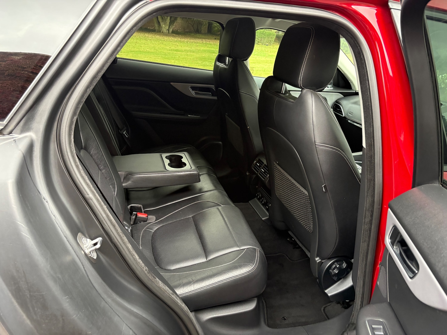 Used Jaguar F-Pace 2016 for sale - 76287351: Photo 9