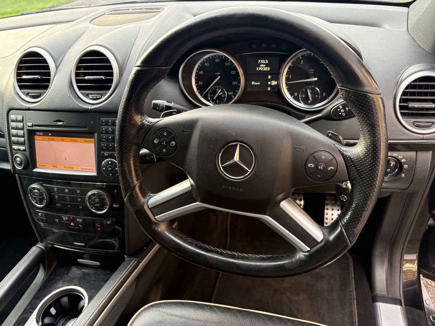 Used Mercedes-Benz M Class 2010 for sale - 76557786: Photo 10