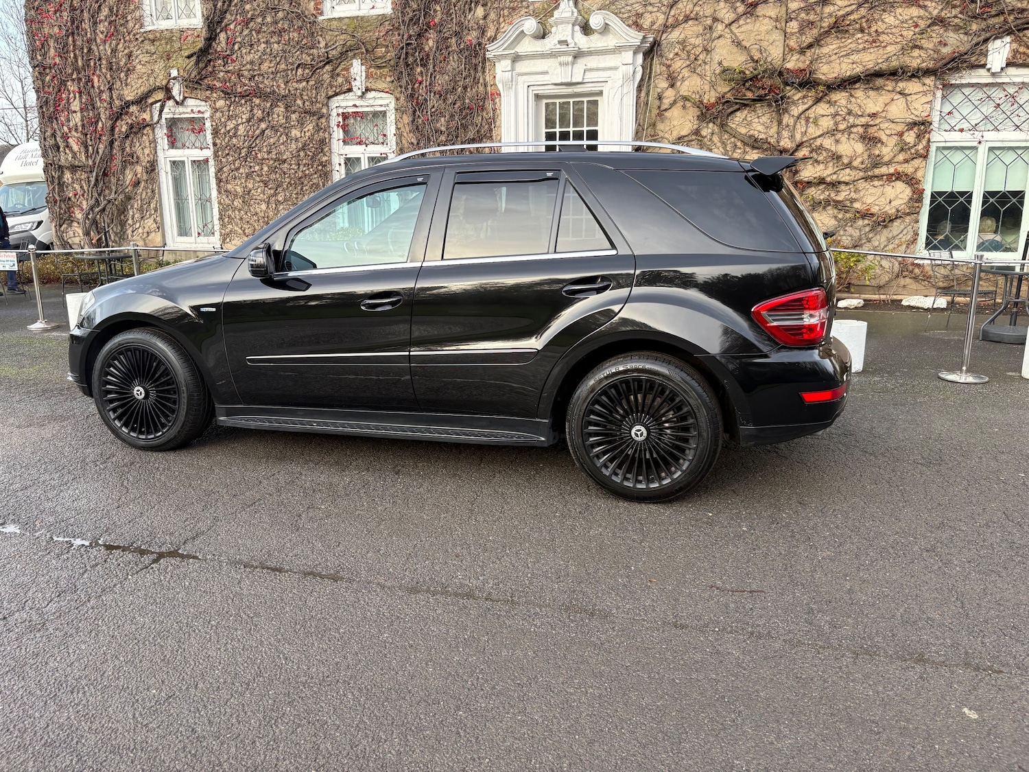 Used Mercedes-Benz M Class 2010 for sale - 76557786: Photo 2