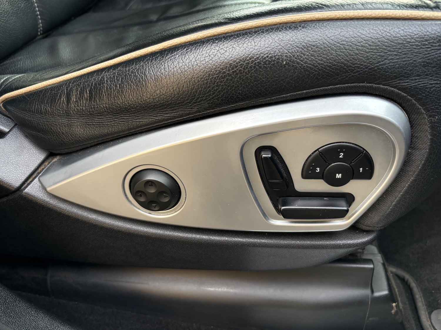 Used Mercedes-Benz M Class 2010 for sale - 76557786: Photo 8