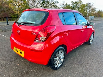Used Hyundai i20 2013 for sale - 76368390: Photo
