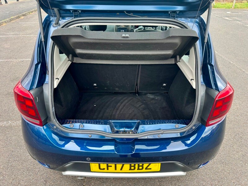 Used Dacia Sandero Stepway 2017 for sale - 77681524: Photo 14