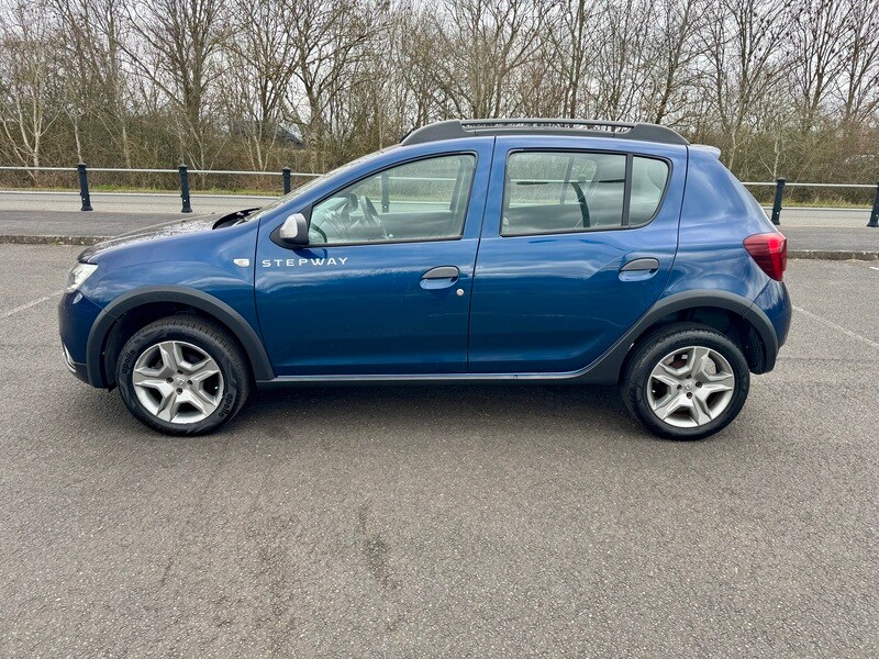 Used Dacia Sandero Stepway 2017 for sale - 77681524: Photo 8