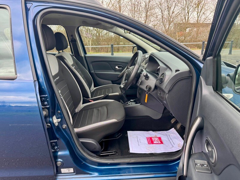 Used Dacia Sandero Stepway 2017 for sale - 77681524: Photo 9