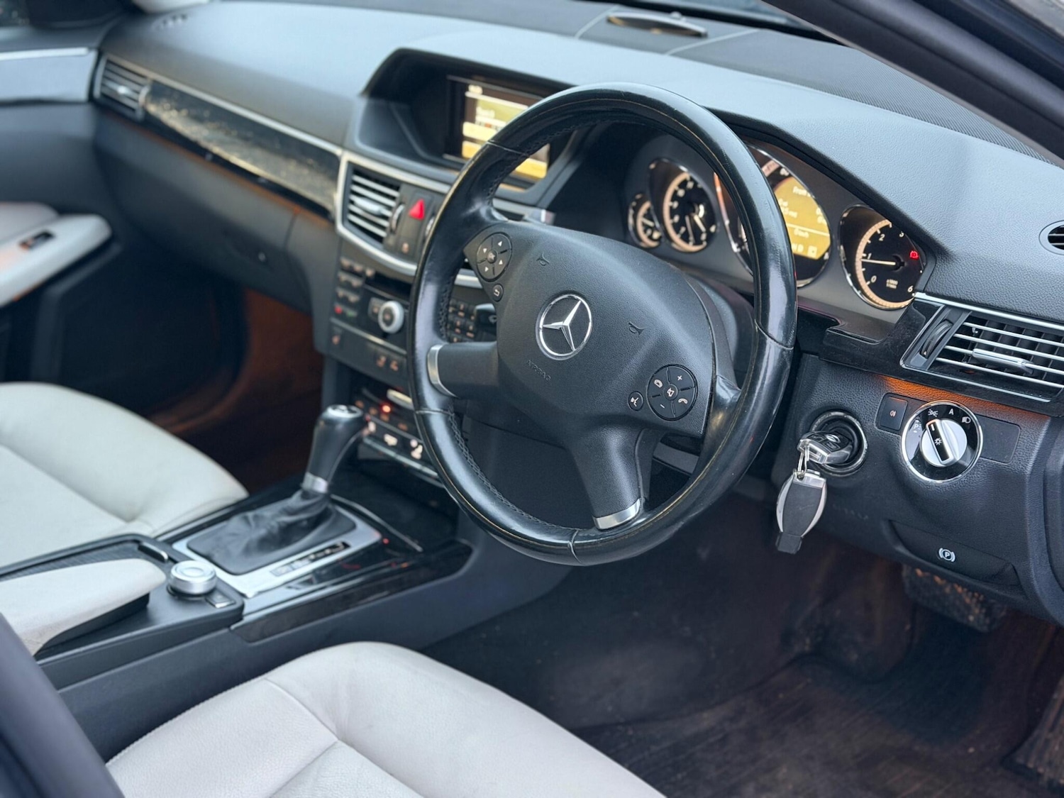 Used Mercedes-Benz E Class for sale - 77549338: Photo 3