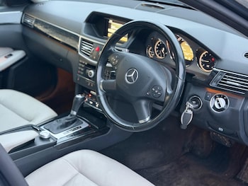 Used Mercedes-Benz E Class 2010 for sale - 77549338: Photo