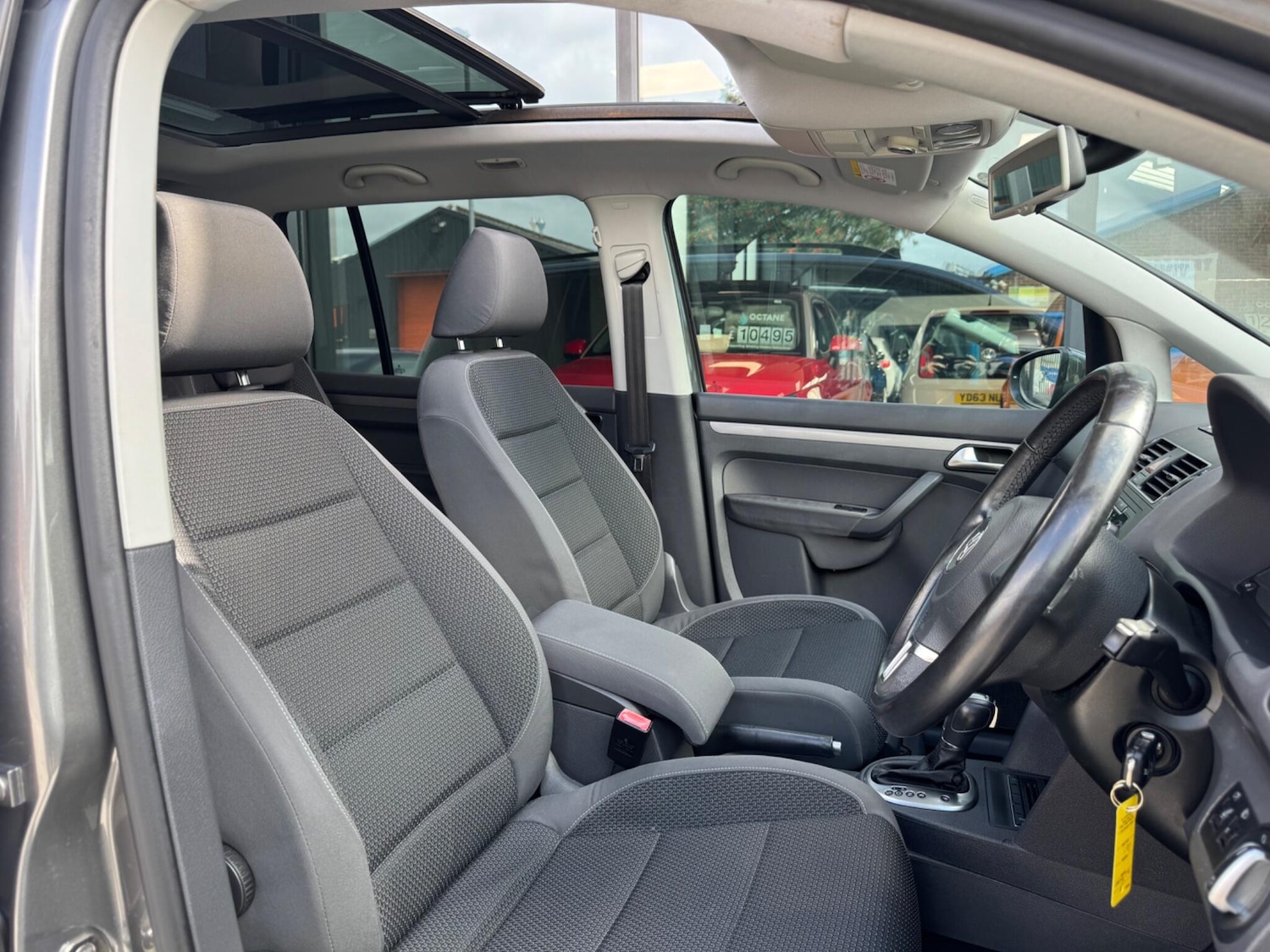 Used Volkswagen Touran for sale - 77291828: Photo 15