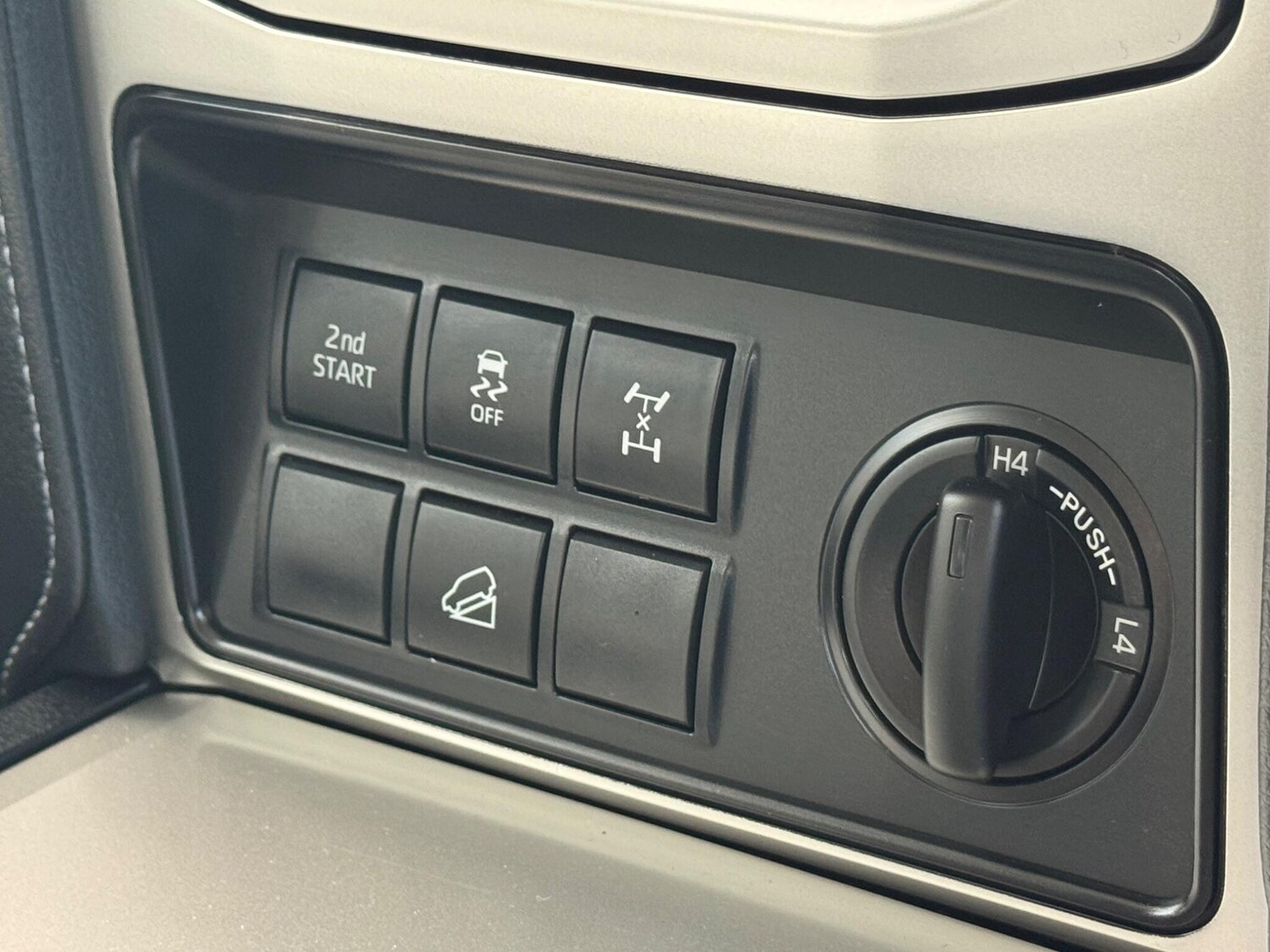 Used Toyota Land Cruiser for sale - 77854183: Photo 28