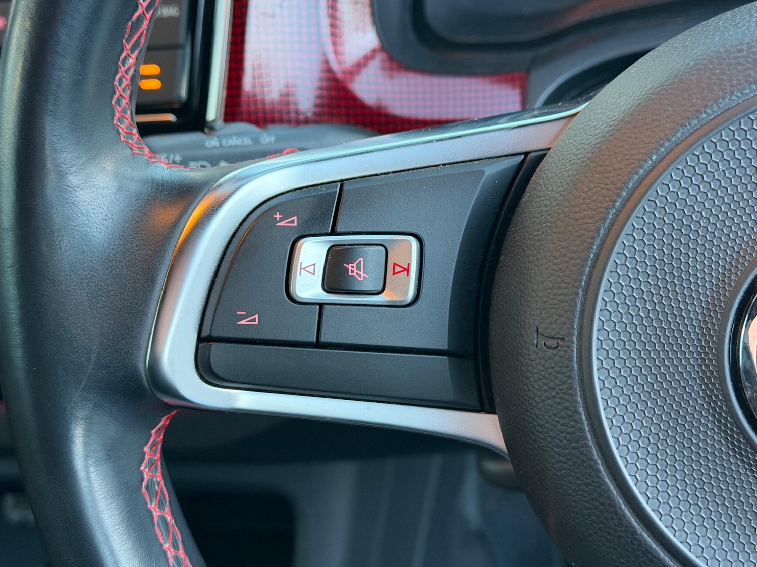 Used Volkswagen up! for sale - 78047268: Photo 25