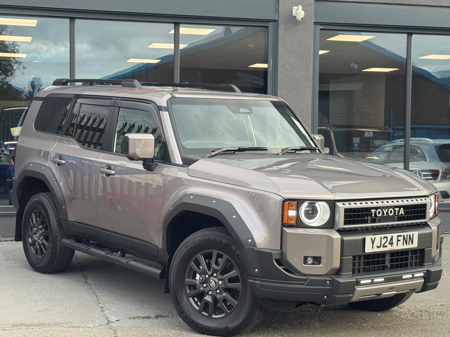 Used Toyota Land Cruiser for sale - 77103559: Photo 2