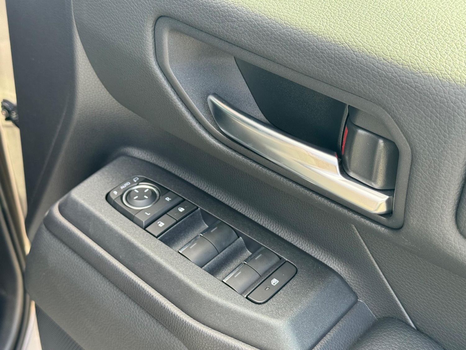 Used Toyota Land Cruiser for sale - 77103559: Photo 25