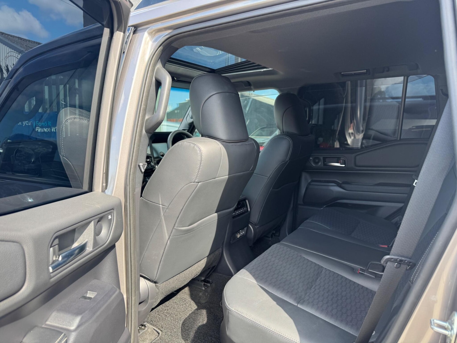 Used Toyota Land Cruiser for sale - 77103559: Photo 48