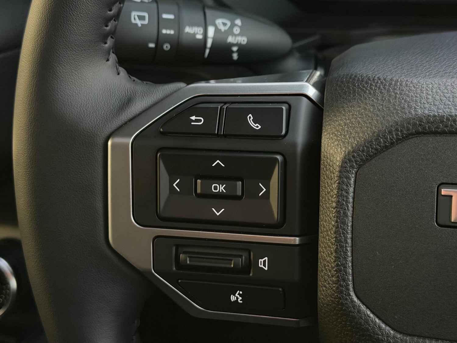 Used Toyota Land Cruiser for sale - 77163668: Photo 37