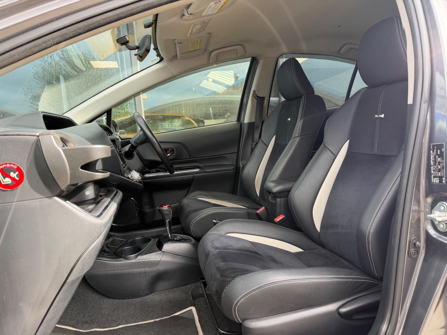 Used Toyota Aqua for sale - 78147803: Photo 14