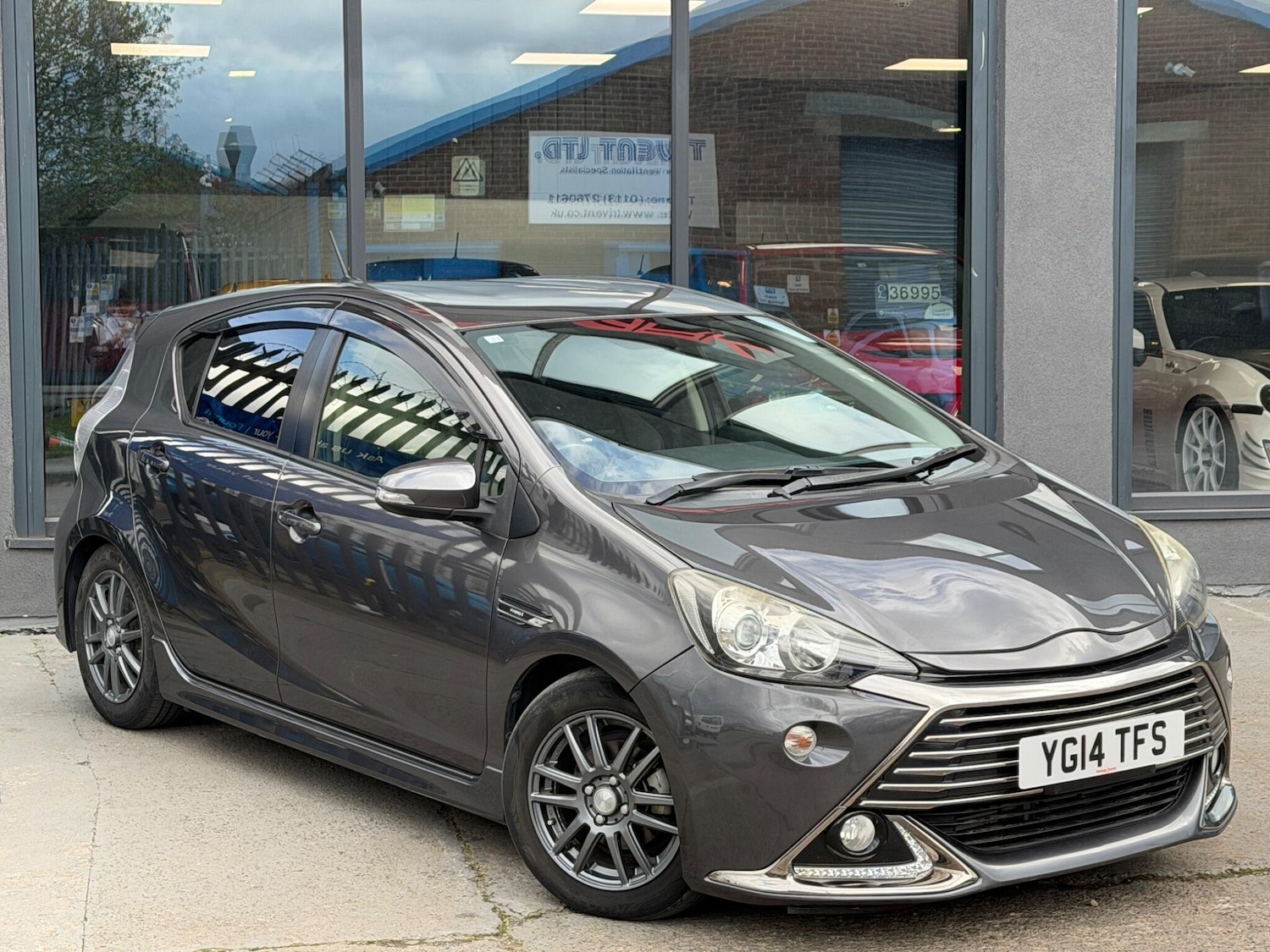 Used Toyota Aqua for sale - 78147803: Photo 2