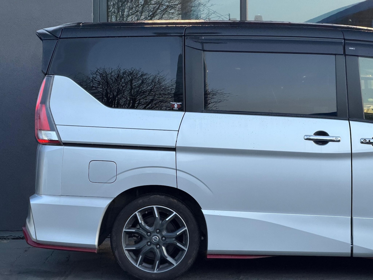 Used Nissan Serena for sale - 77163010: Photo 12