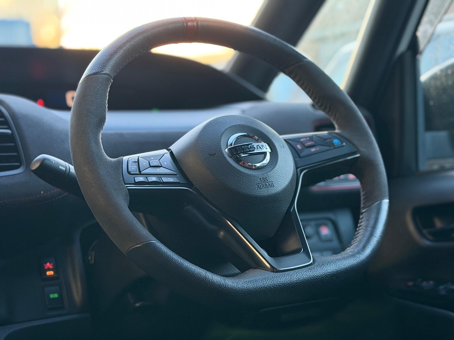 Used Nissan Serena for sale - 77163010: Photo 16