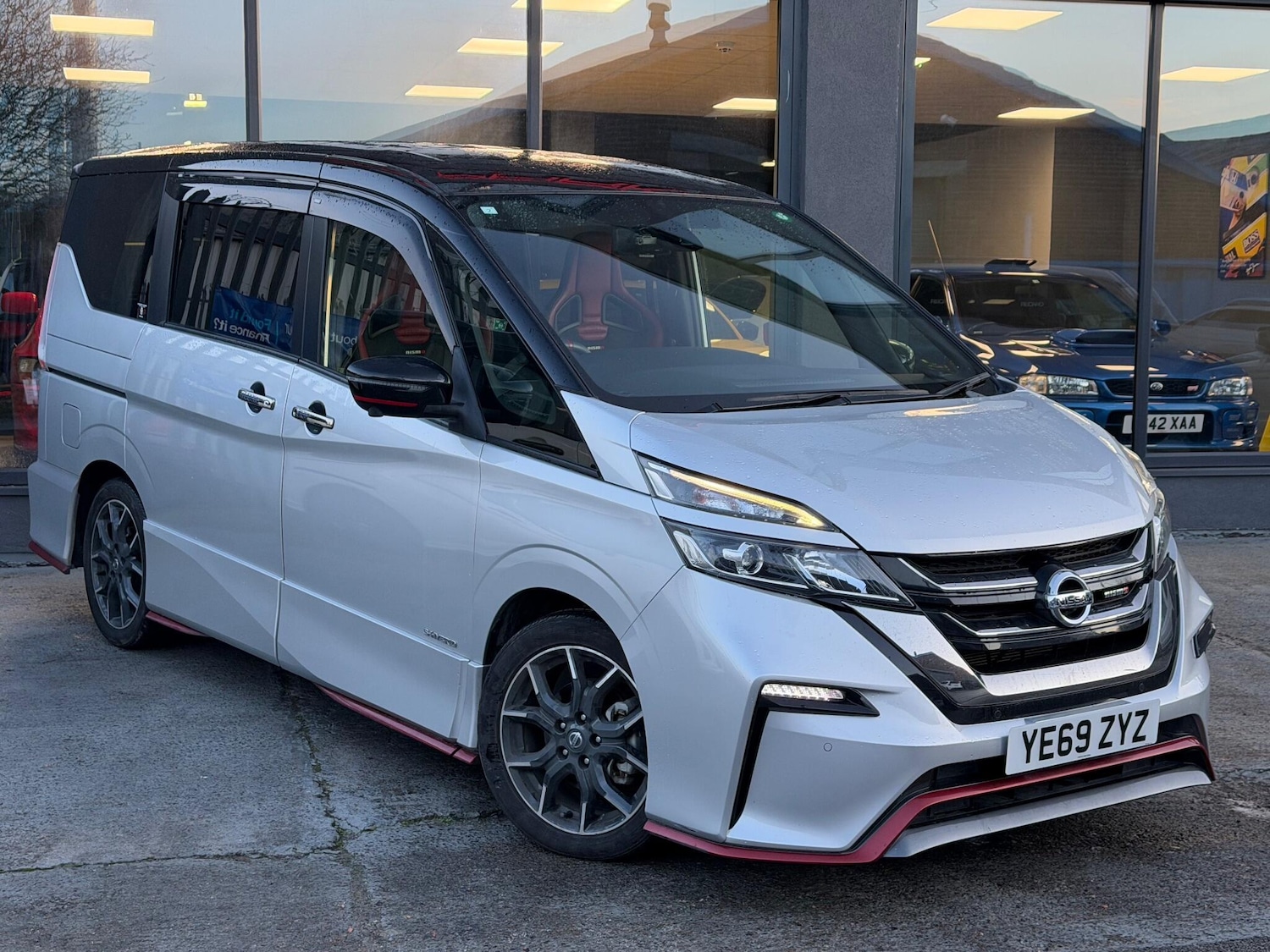 Used Nissan Serena for sale - 77163010: Photo 2