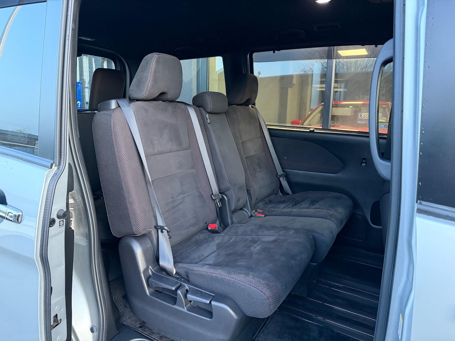 Used Nissan Serena for sale - 77163010: Photo 33