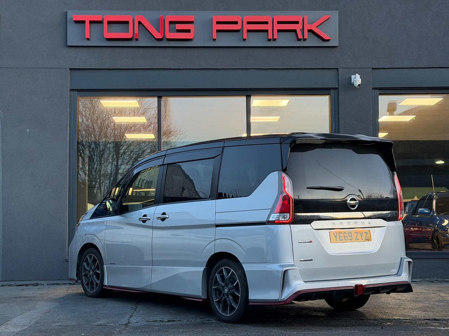 Used Nissan Serena for sale - 77163010: Photo 5