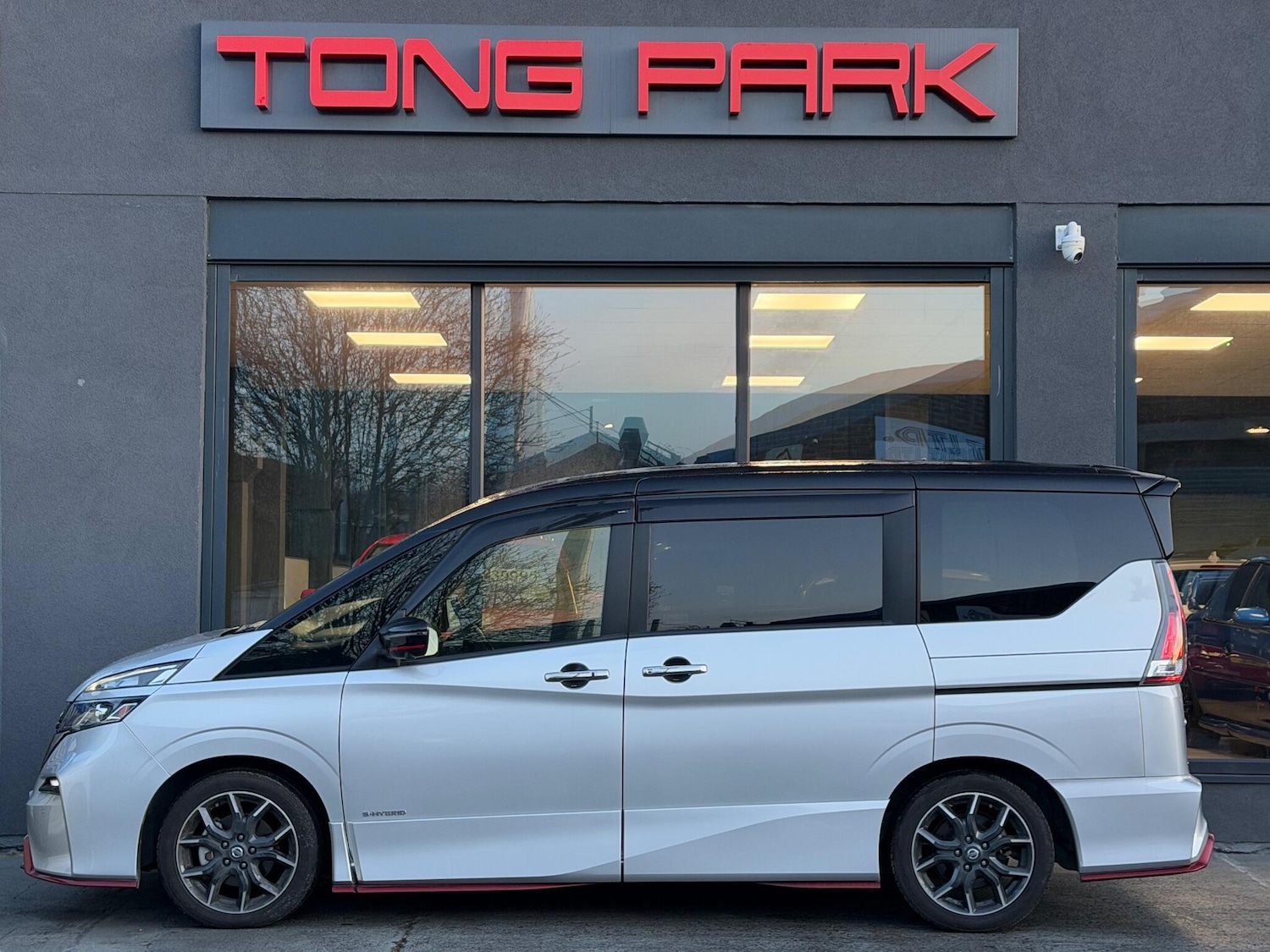 Used Nissan Serena for sale - 77163010: Photo 6