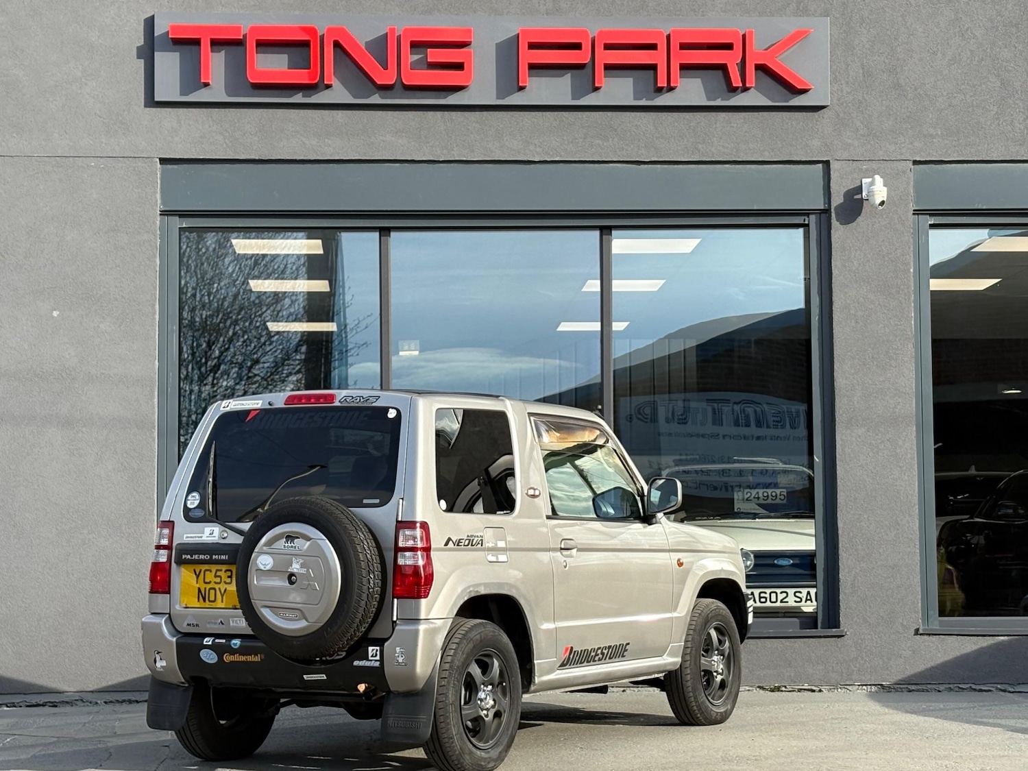 Used Mitsubishi Pajero for sale - 77103604: Photo 2