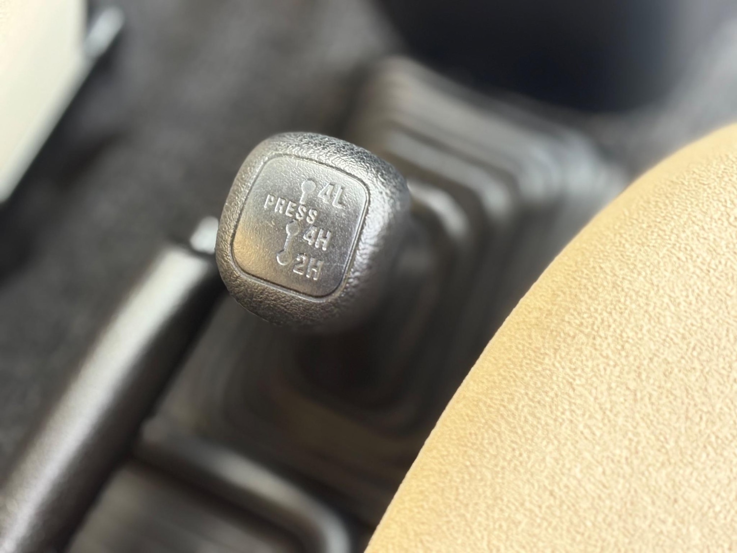 Used Mitsubishi Pajero for sale - 77103604: Photo 25