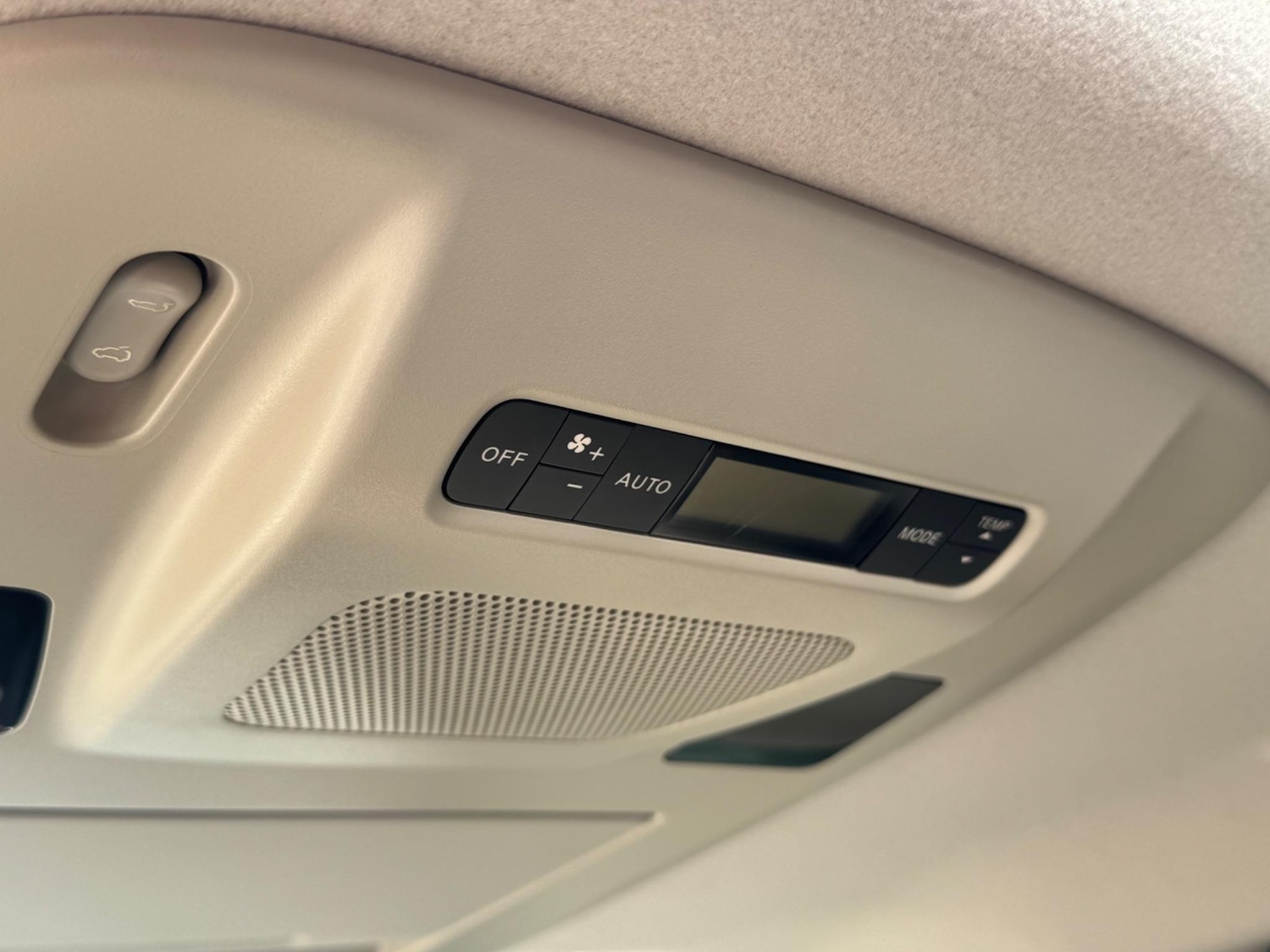 Used Nissan Elgrand 2025 for sale - 77191386: Photo 37