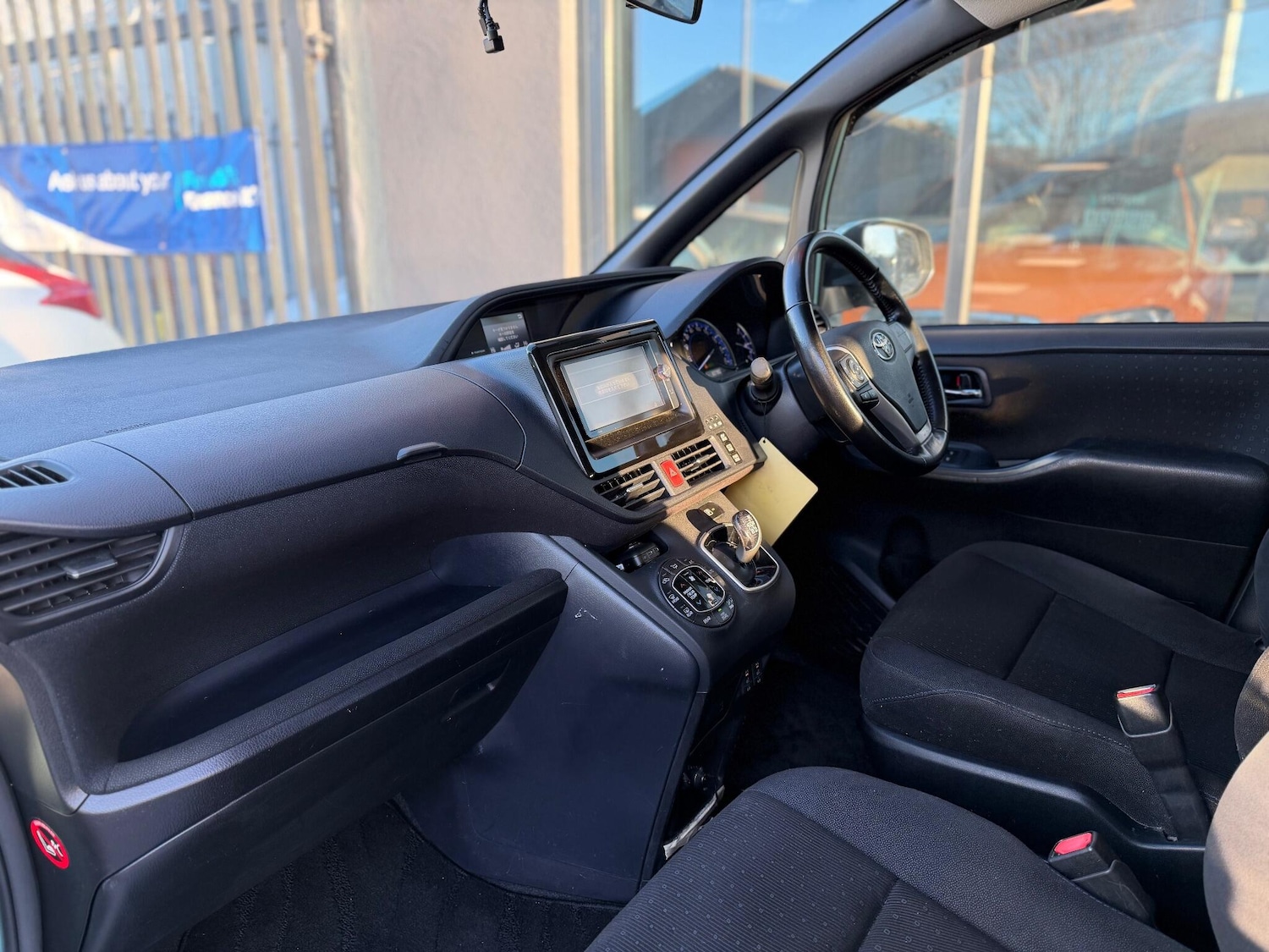 Used Toyota Voxy for sale - 77103536: Photo 13