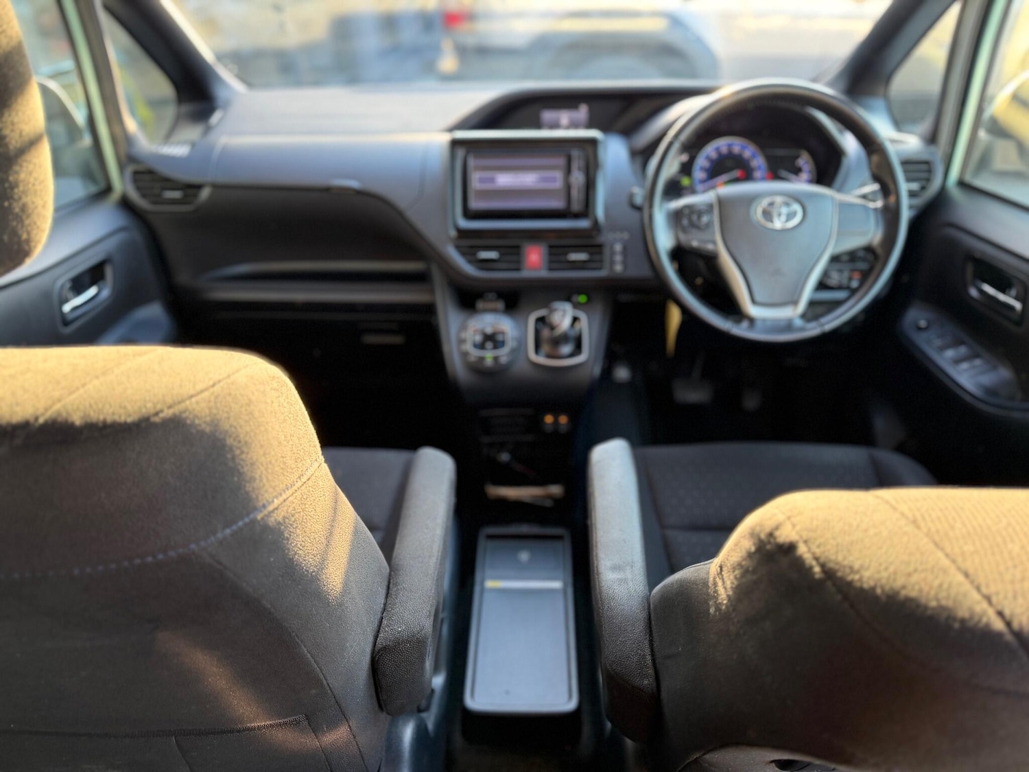 Used Toyota Voxy for sale - 77103536: Photo 14