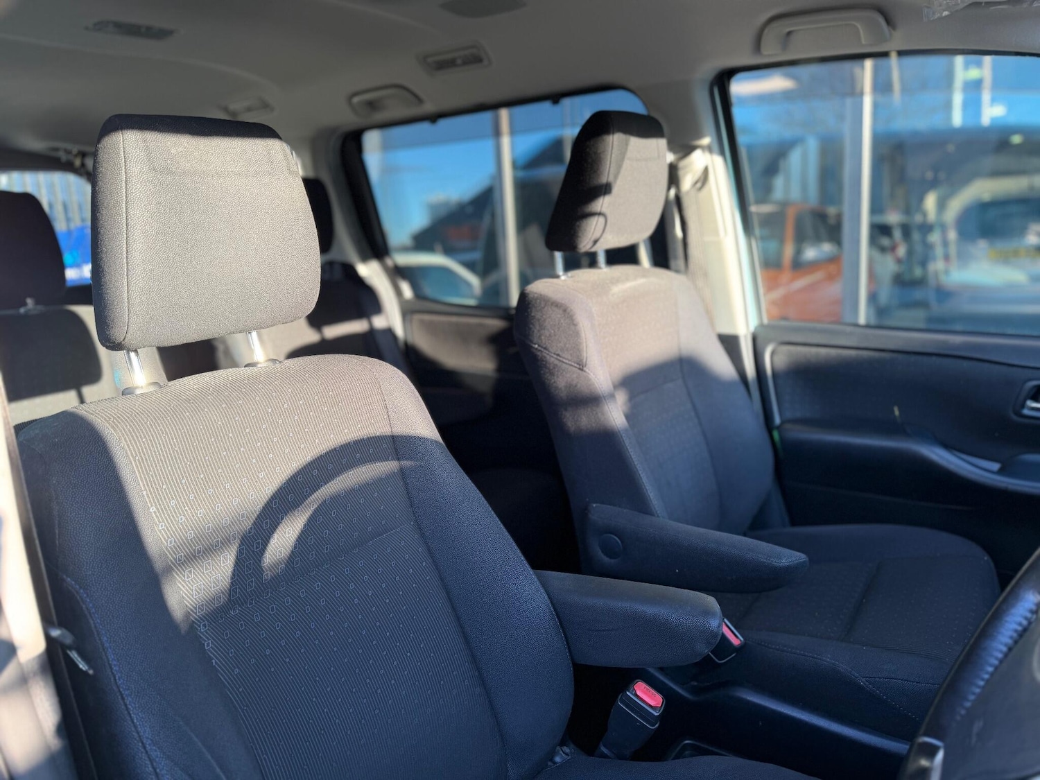 Used Toyota Voxy for sale - 77103536: Photo 19