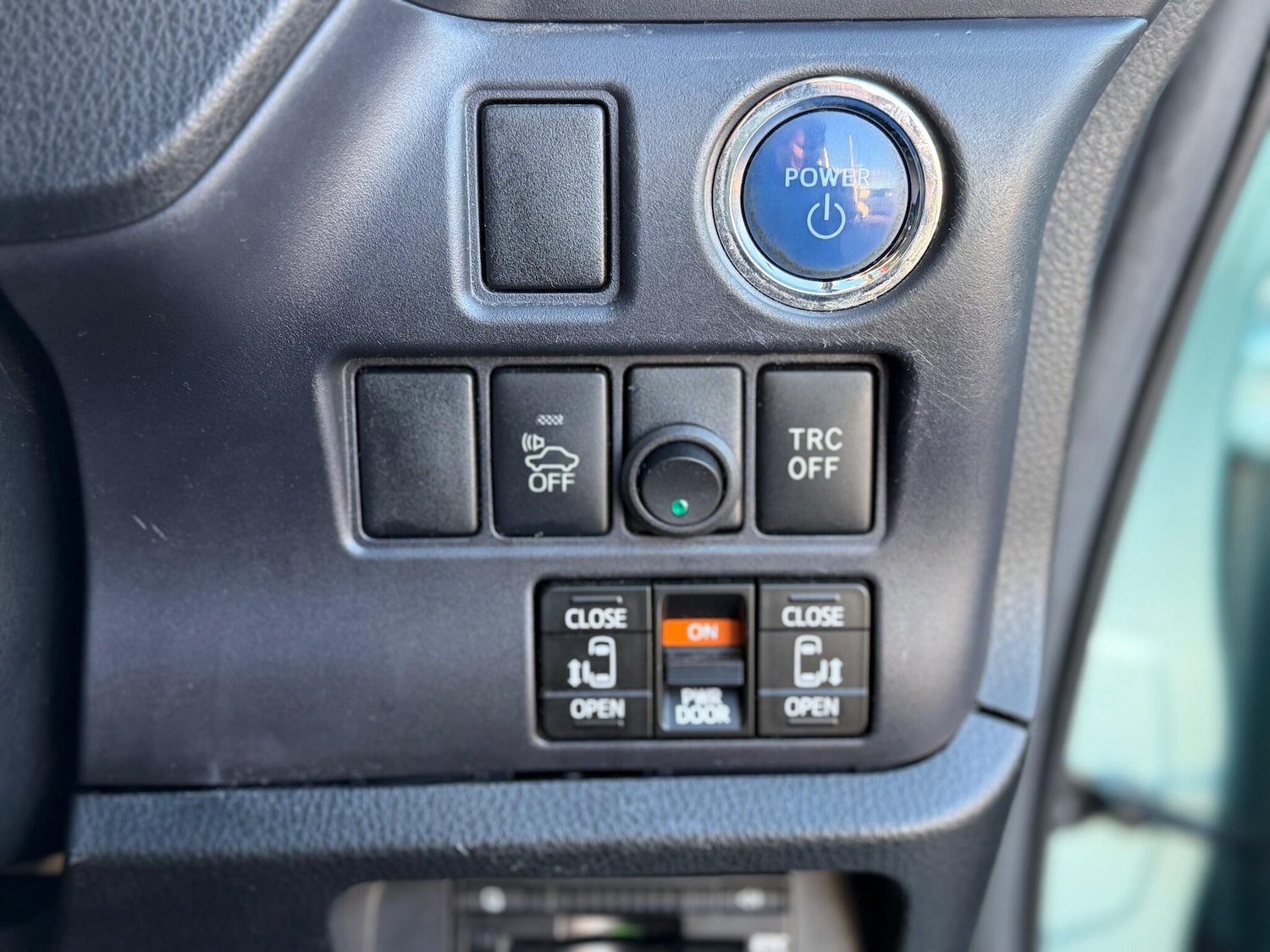 Used Toyota Voxy for sale - 77103536: Photo 21