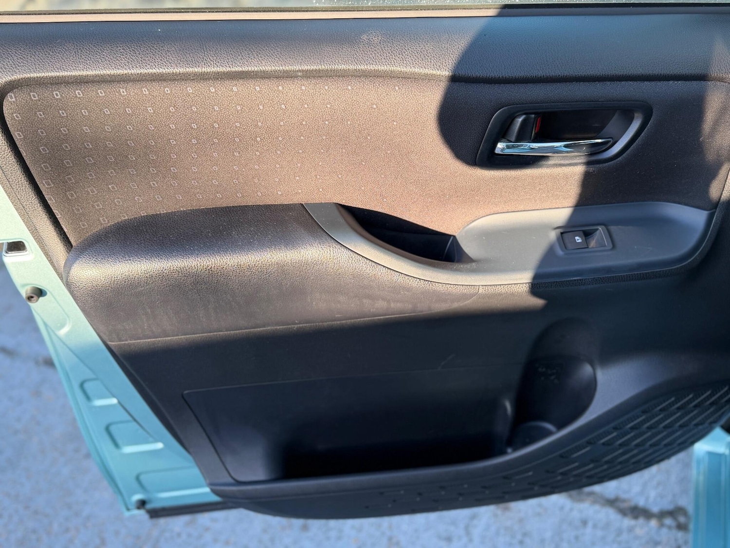 Used Toyota Voxy for sale - 77103536: Photo 26