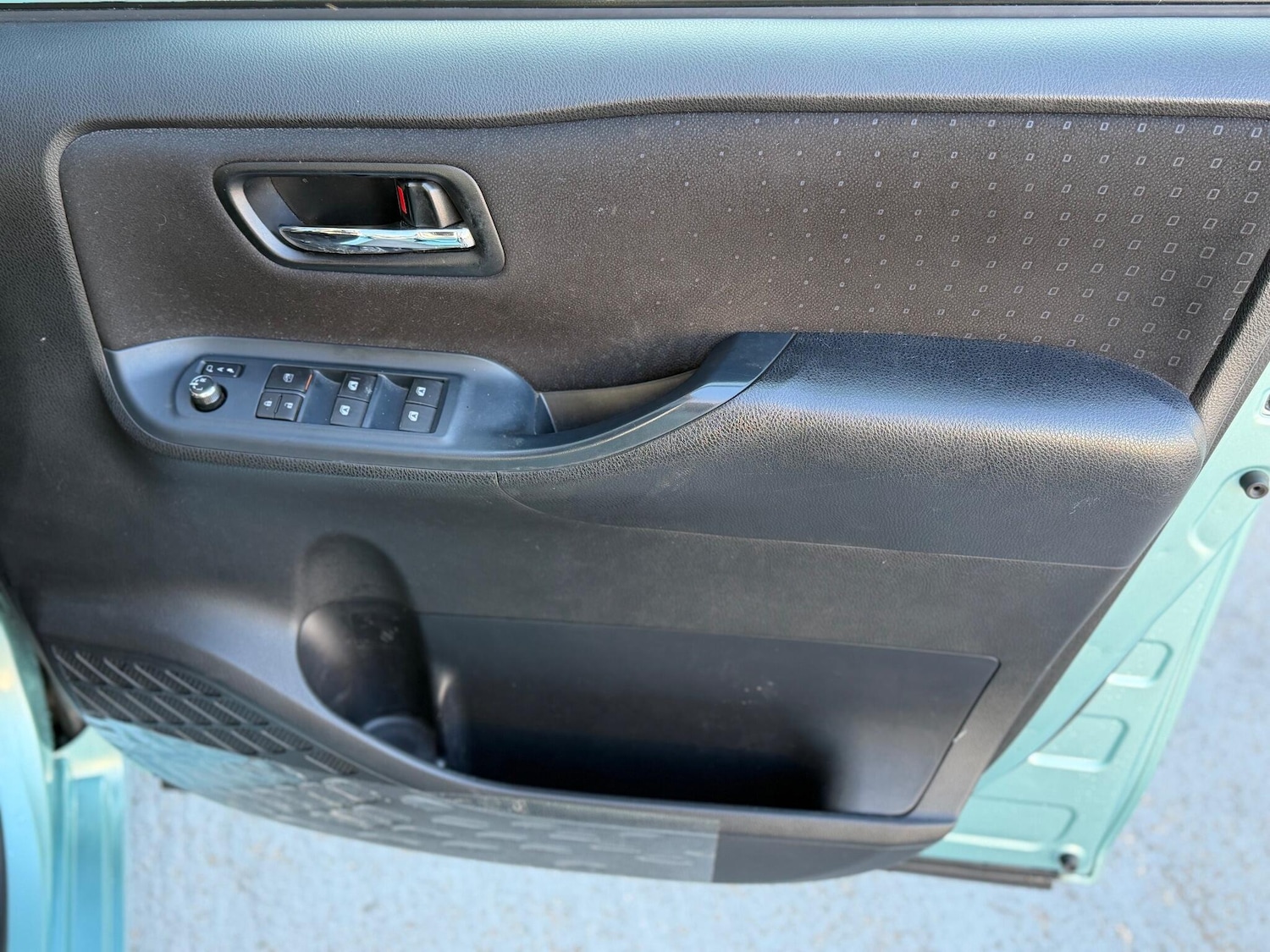 Used Toyota Voxy for sale - 77103536: Photo 27