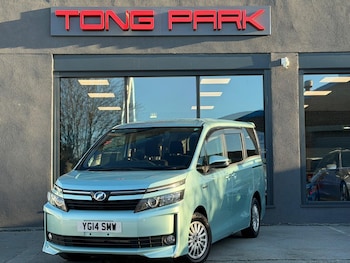 Used Toyota Voxy 2014 for sale - 77103536: Photo