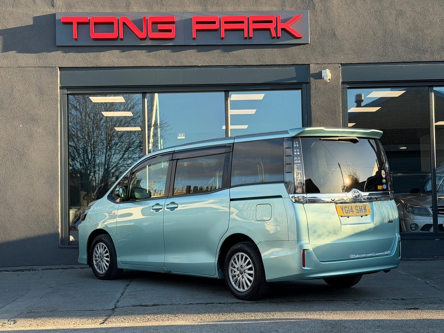 Used Toyota Voxy for sale - 77103536: Photo 3