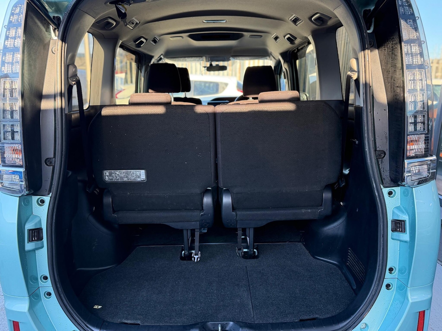 Used Toyota Voxy for sale - 77103536: Photo 31