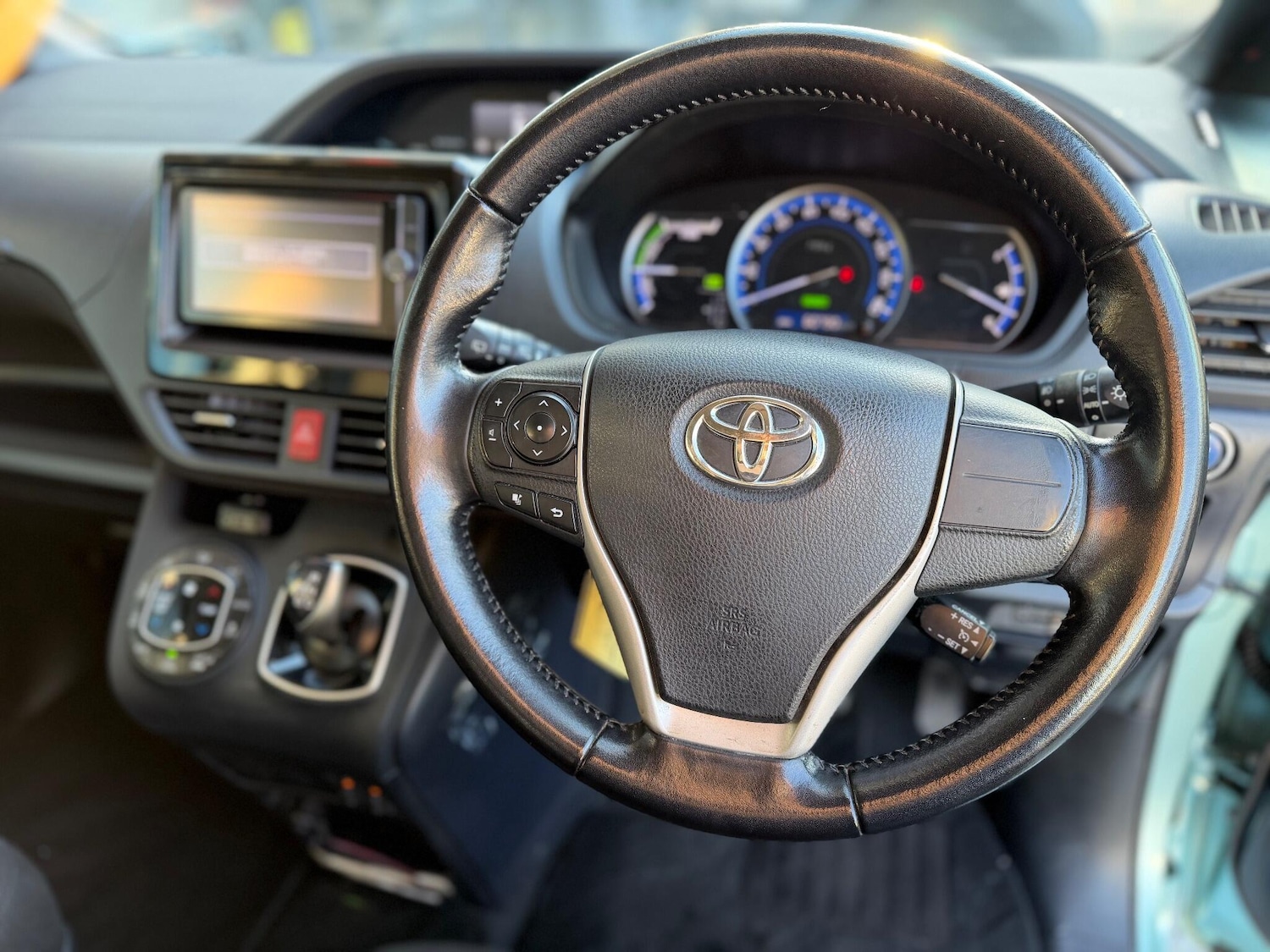 Used Toyota Voxy for sale - 77103536: Photo 32