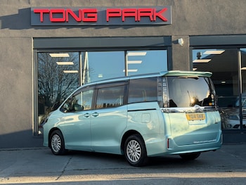 Used Toyota Voxy 2014 for sale - 77103536: Photo