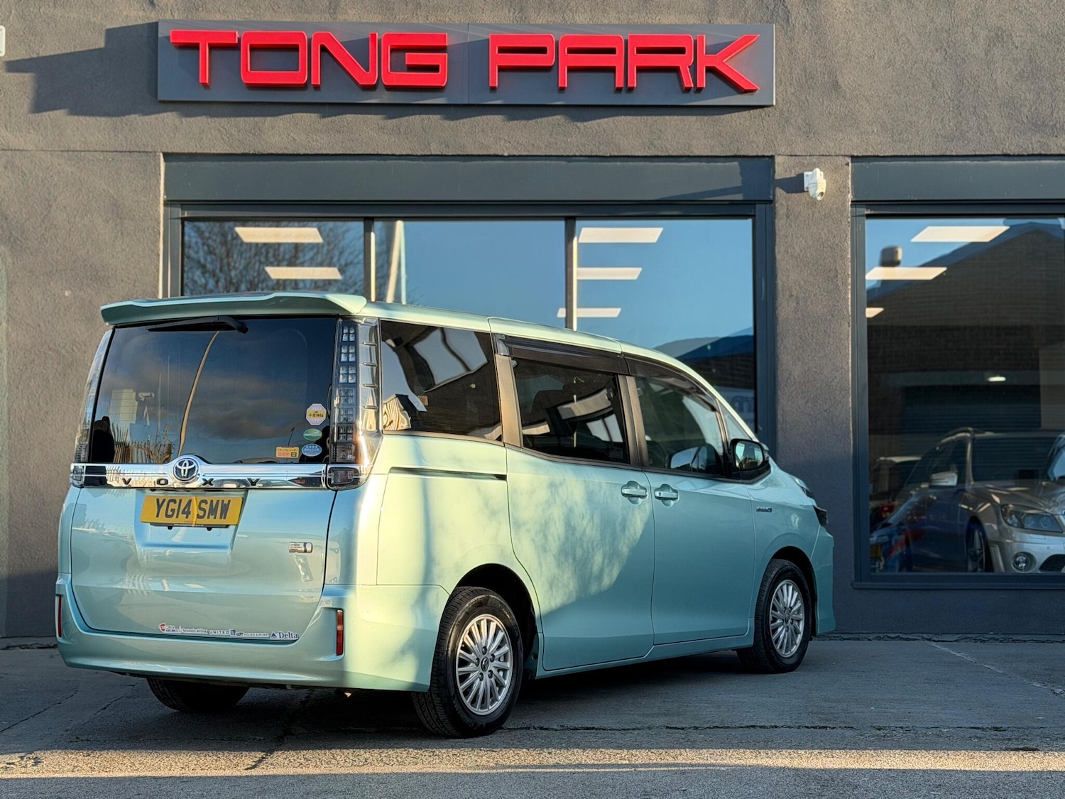 Used Toyota Voxy for sale - 77103536: Photo 4