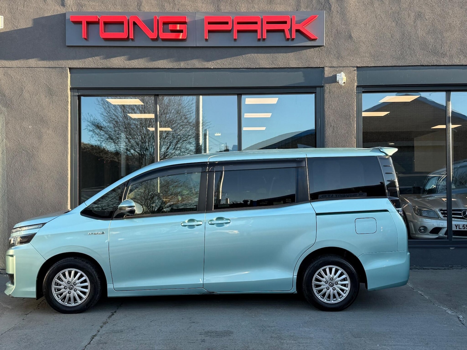 Used Toyota Voxy for sale - 77103536: Photo 8